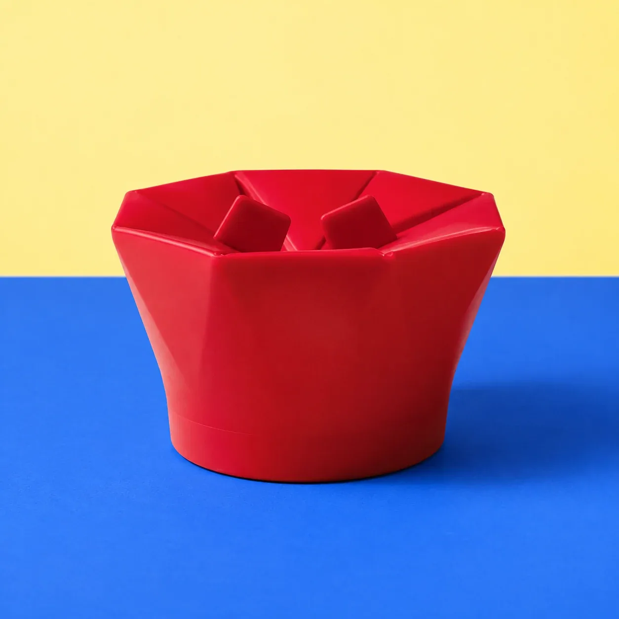 Fold-open popcorn maker — creative colour-blocked product image